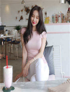 百变大咖秀第二期-美女裸露双乳给男生吃